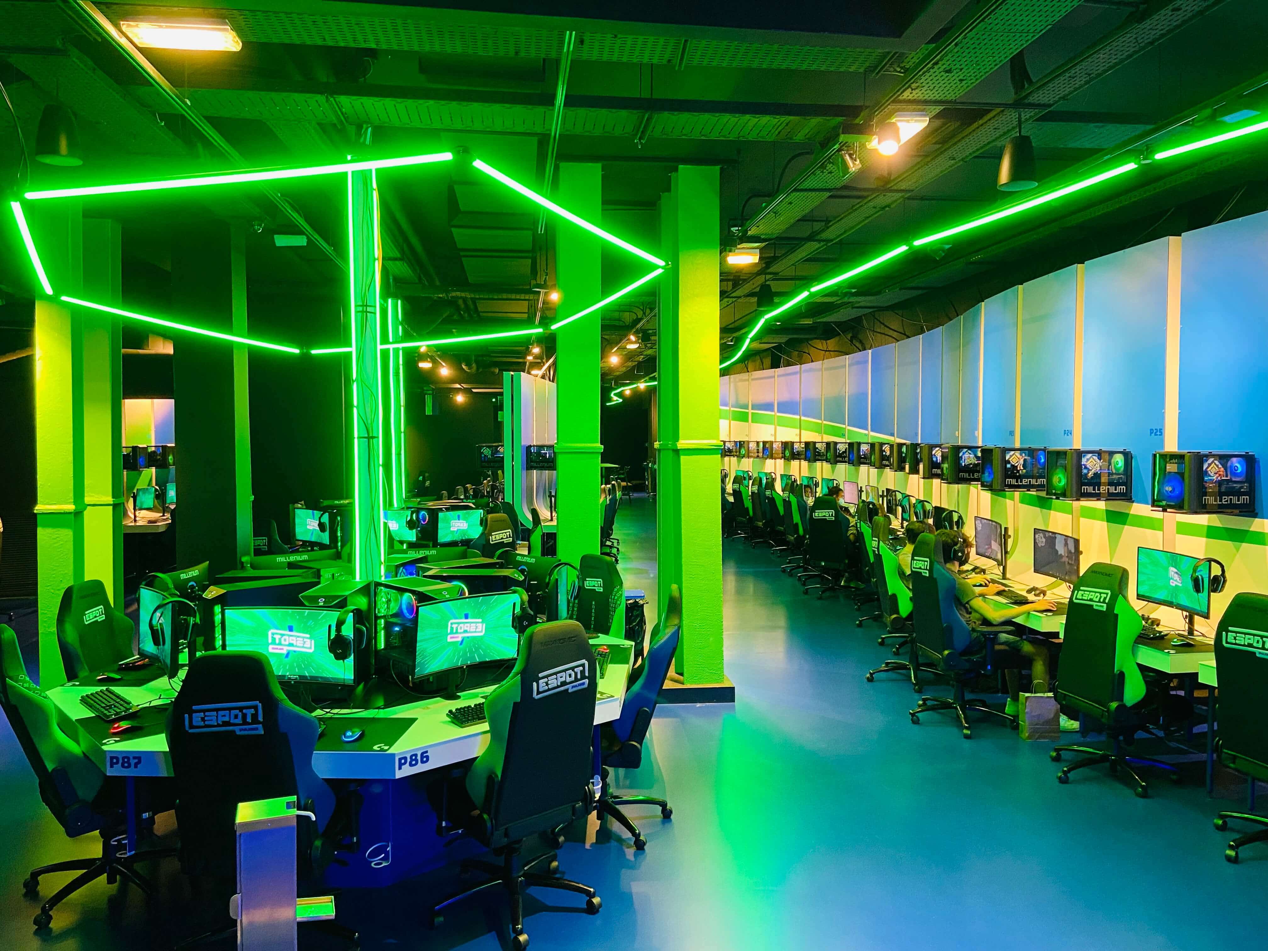 ESpots PC gaming space is both stylish and spacious