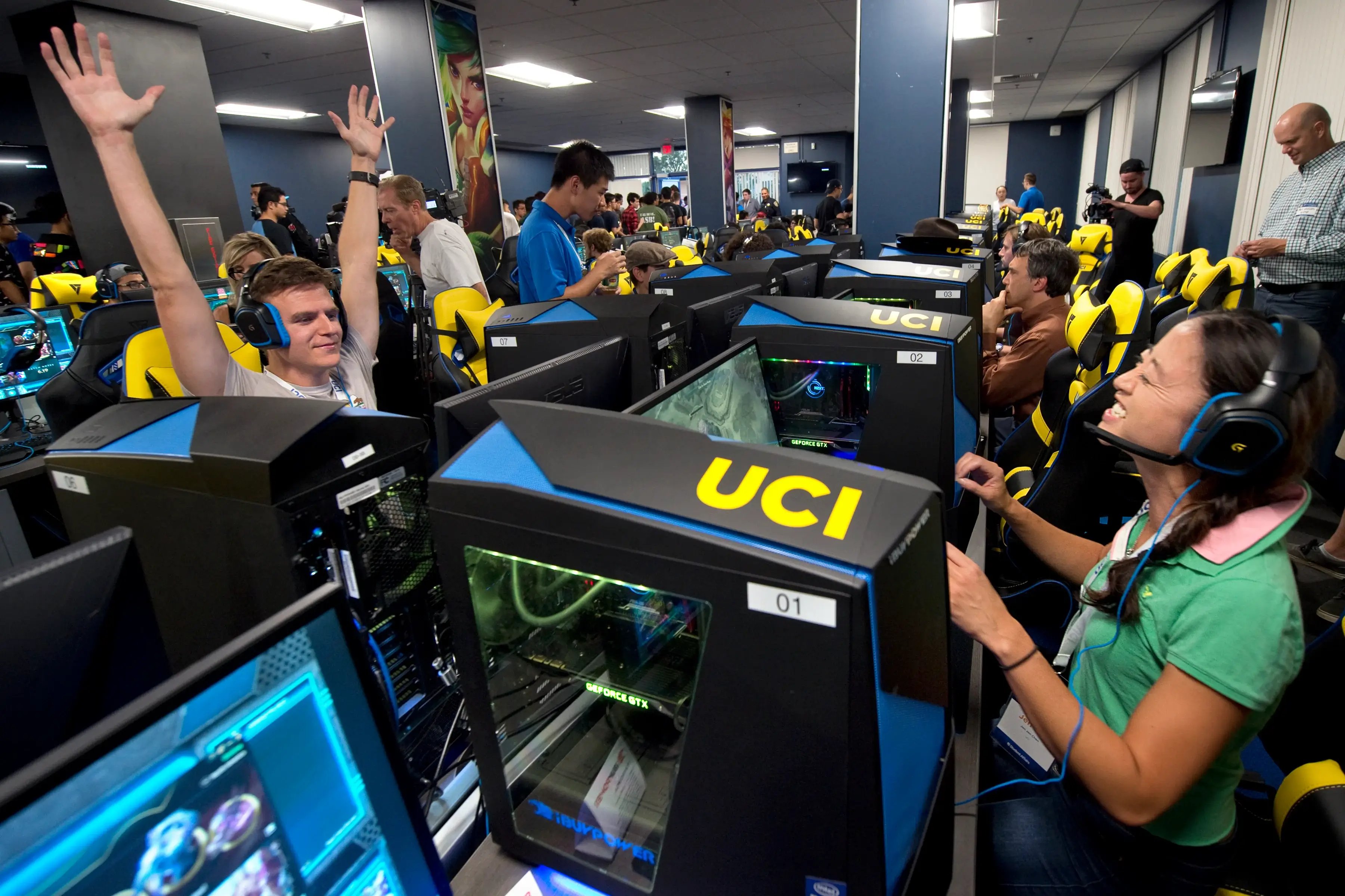 Players at UCI esports arena play League of Legends-1